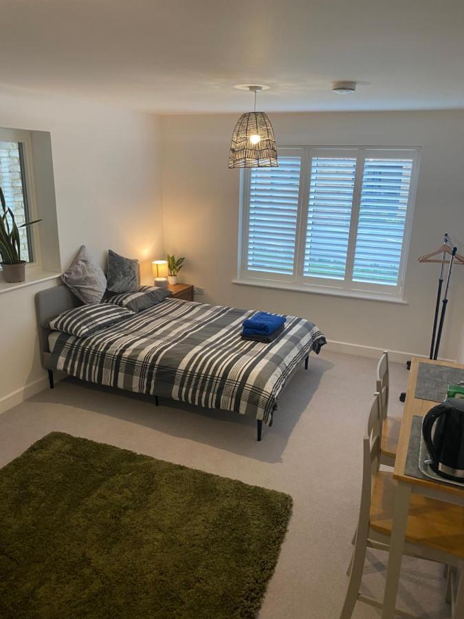 Very Large Double Room With Corner Sofa, Sky Tv, Netflix Etc, Fridge And Microwave Newhaven Extérieur photo