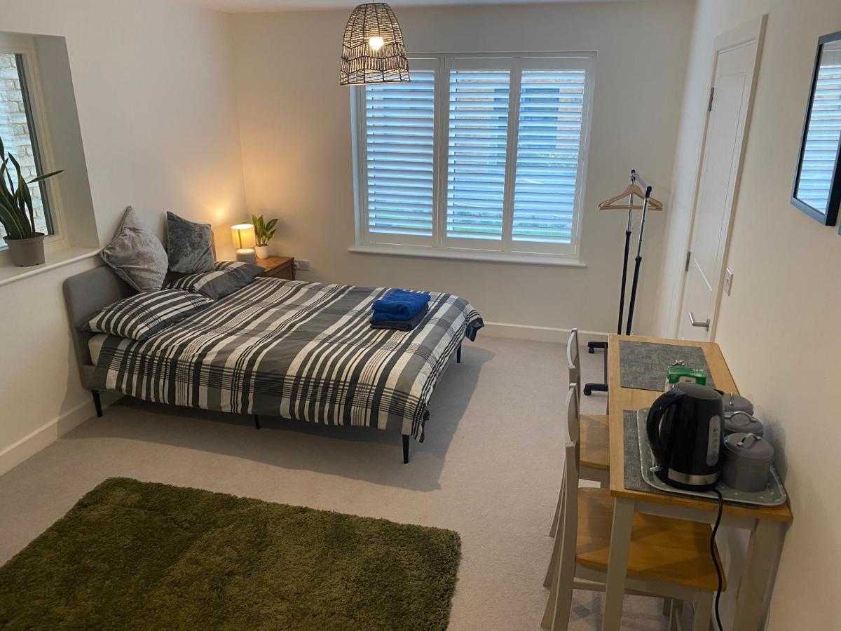 Very Large Double Room With Corner Sofa, Sky Tv, Netflix Etc, Fridge And Microwave Newhaven Extérieur photo