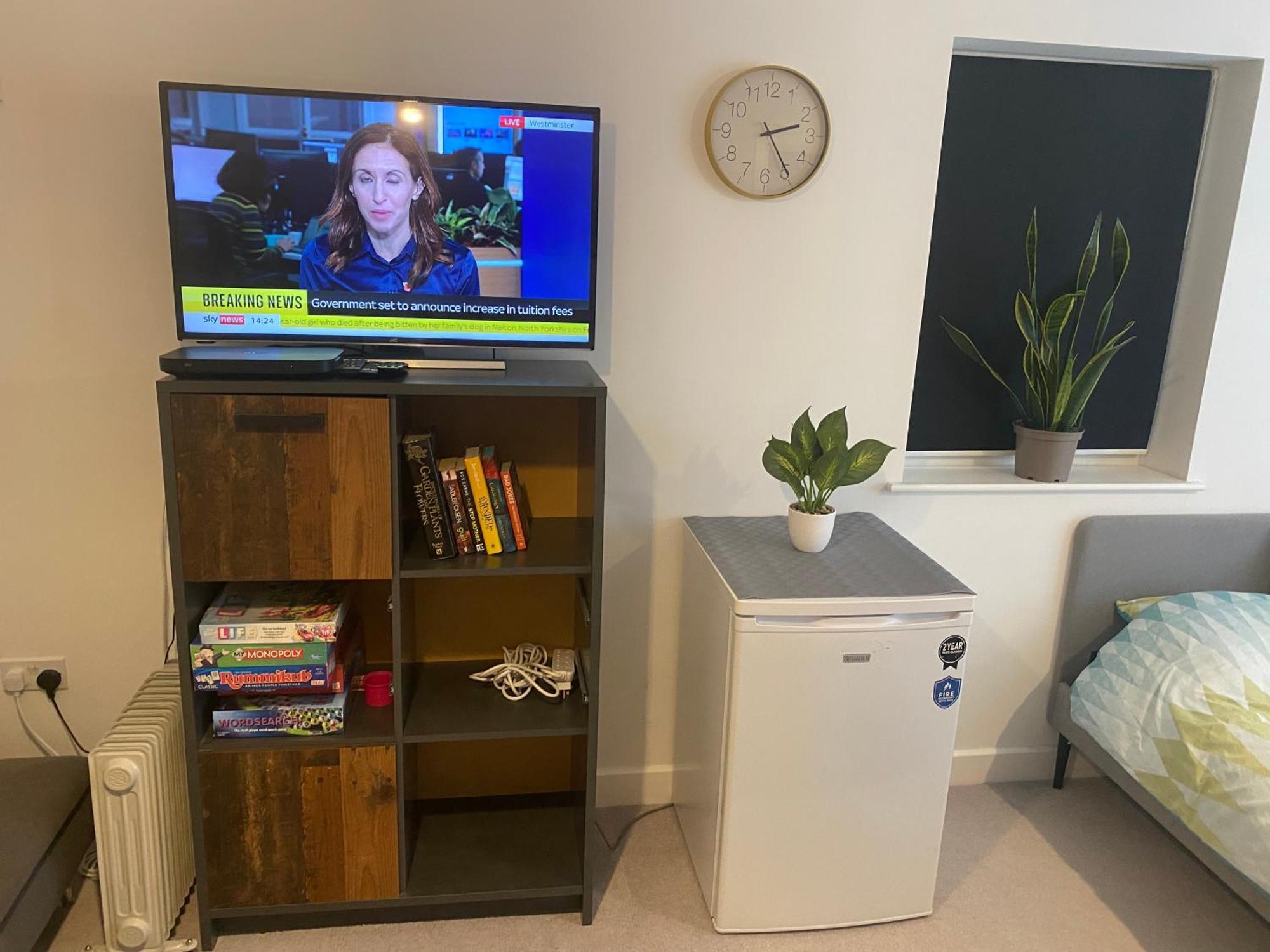 Very Large Double Room With Corner Sofa, Sky Tv, Netflix Etc, Fridge And Microwave Newhaven Extérieur photo