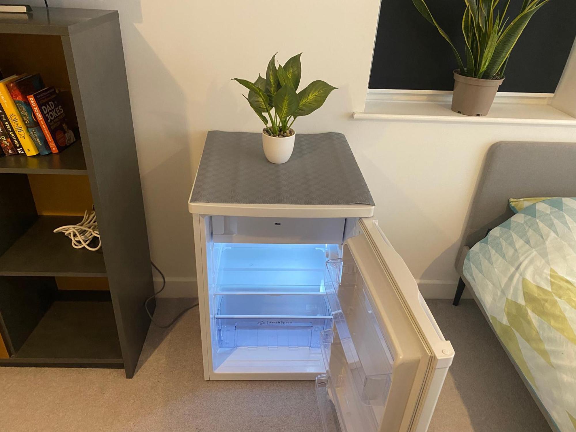 Very Large Double Room With Corner Sofa, Sky Tv, Netflix Etc, Fridge And Microwave Newhaven Extérieur photo